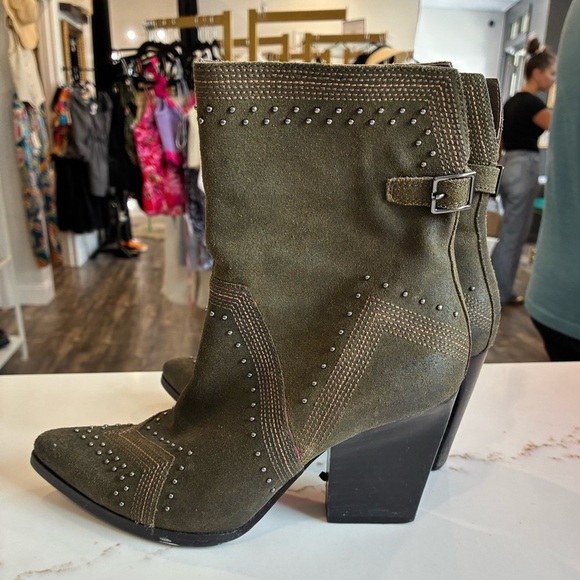 Donald Pliner Vegas army green suede studded booties size 6 - Picture 1 of 5